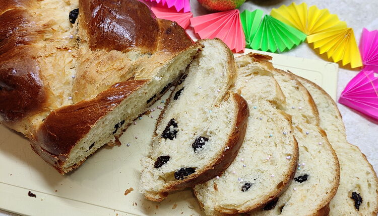 Пасхальная булка с изюмом 