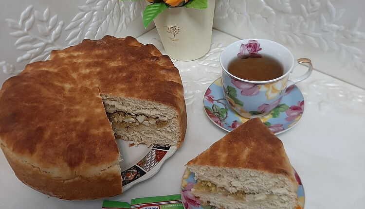 Закрытый пирог с капустой и яйцом