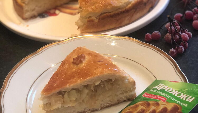 Закрытый пирог с капустой и яйцом