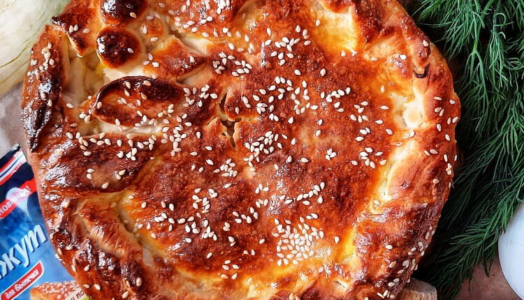 Закрытый пирог с капустой и яйцом