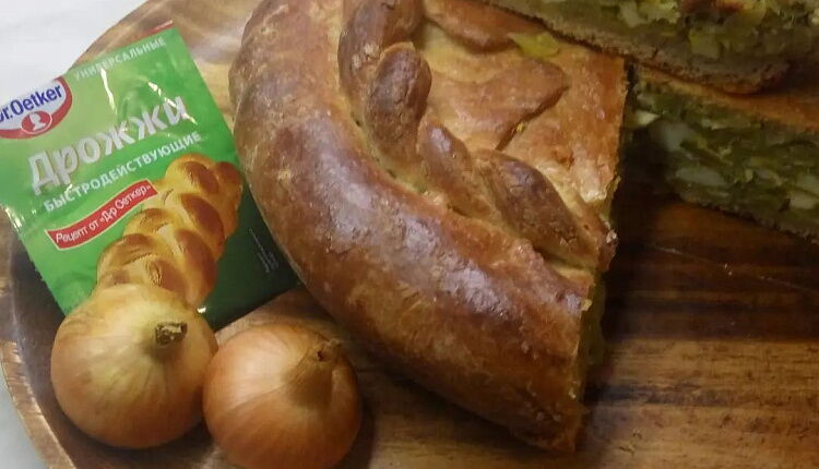 Закрытый пирог с капустой и яйцом