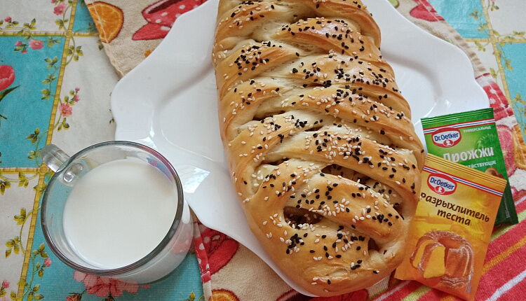 Кулебяка с капустой и беконом