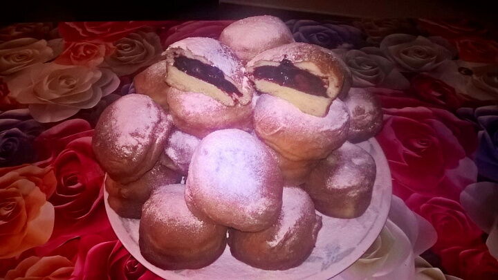 Пончики с джемом из жимолости фото