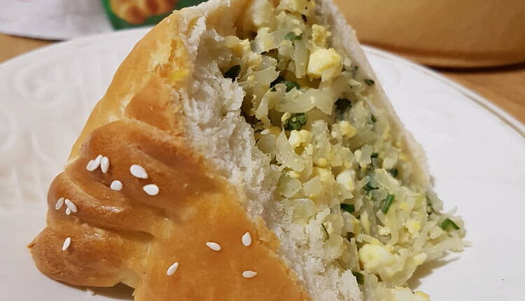 Закрытый пирог с капустой и яйцом