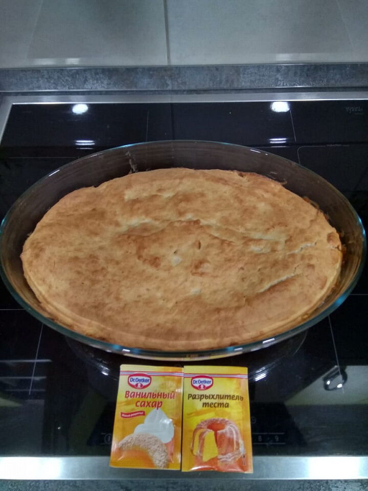 Пирог на сметане с яблоками  фото