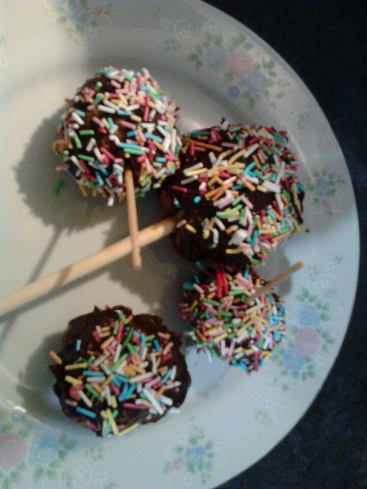 Пирожное картошка на палочке (Cake pops) фото рецепта