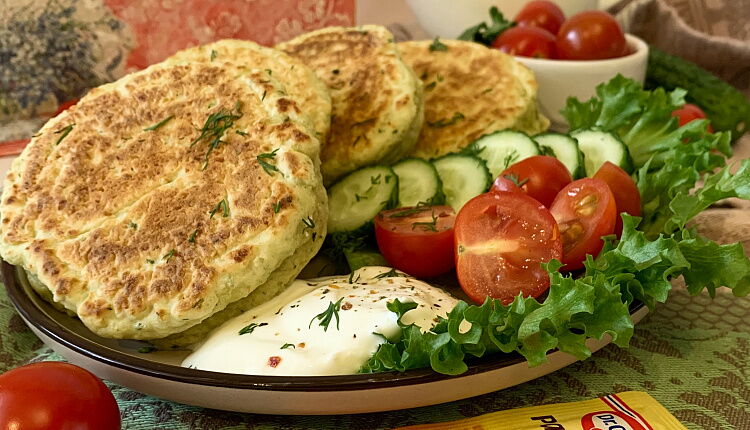 Сырные оладушки с зеленью