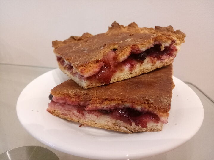 Пирог с яблоками и иргой фото рецепта