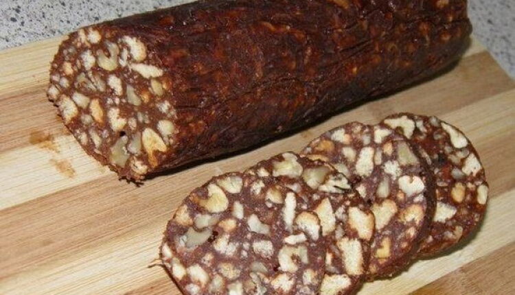 Шоколадная колбаса с печеньем