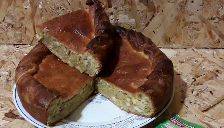Закрытый пирог с капустой и яйцом