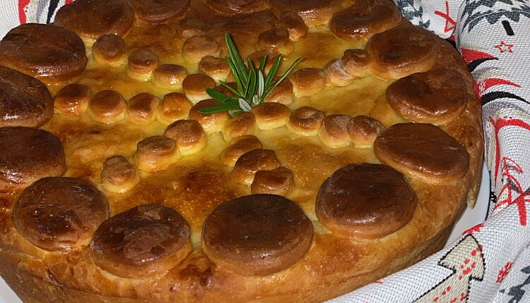 Закрытый пирог с капустой и яйцом
