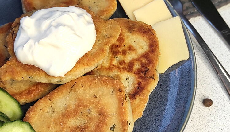 Сырные оладушки с зеленью