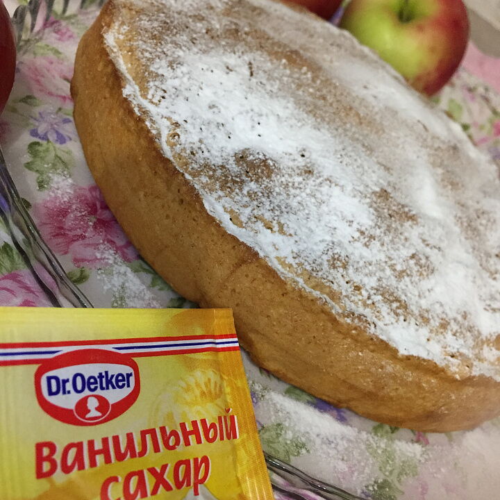 Шарлотка с яблоками фото