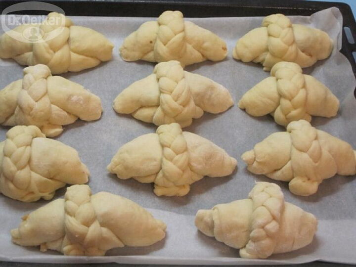 Булочки с черносливом. фото