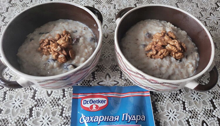 Овсяная каша с грецкими орехами и изюмом