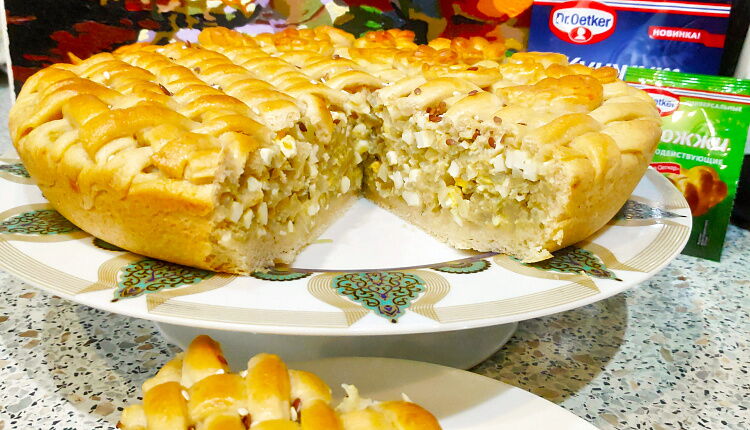 Закрытый пирог с капустой и яйцом