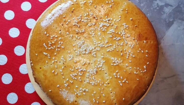 Закрытый пирог с капустой и яйцом