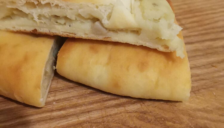 Осетинские пироги с картофелем и брынзой