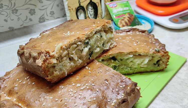 Закрытый пирог с капустой и яйцом