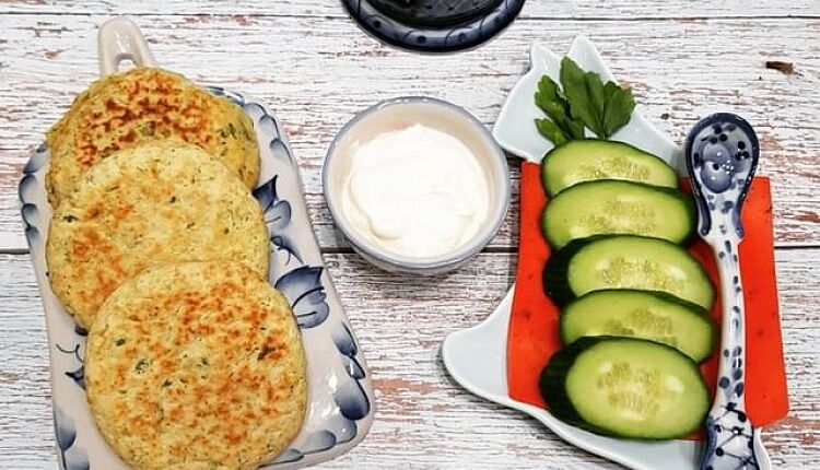 Сырные оладушки с зеленью
