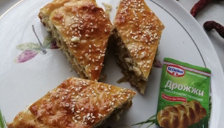 Закрытый пирог с капустой и яйцом