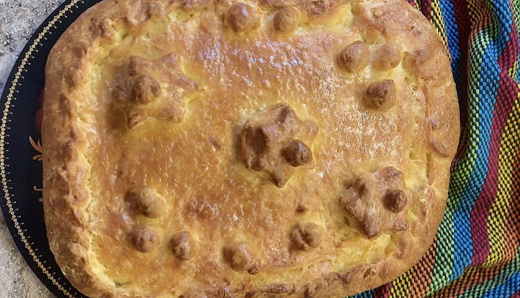 Закрытый пирог с капустой и яйцом
