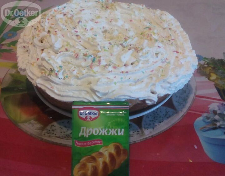 Кулич со сливками и вишней фото
