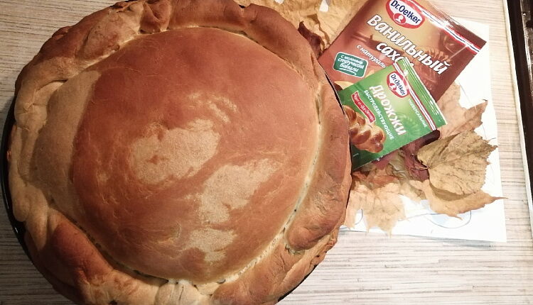 Закрытый пирог с капустой и яйцом