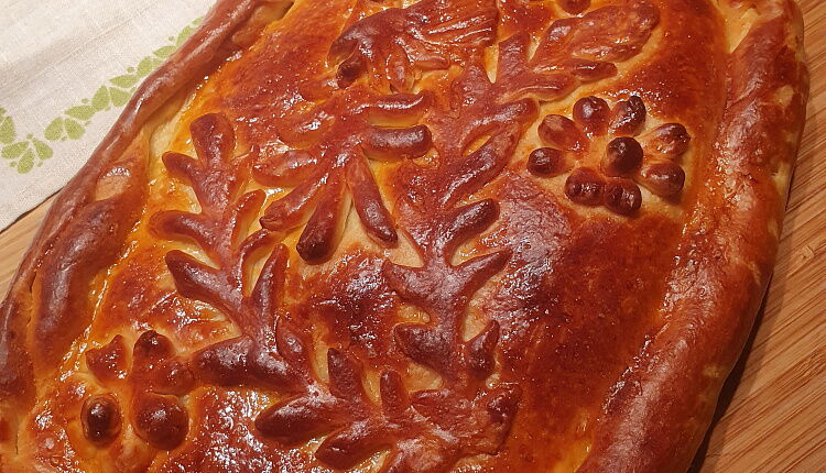 Закрытый пирог с капустой и яйцом