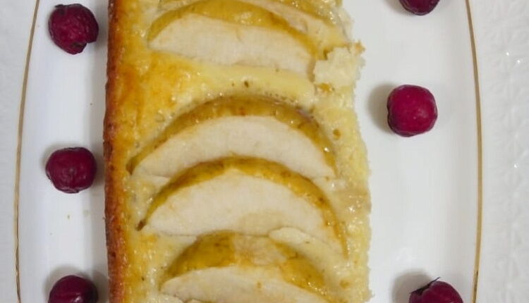 Шарлотка с яблоком