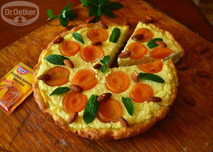 Пирог из полупесочного теста с миндалем и абрикосами фото