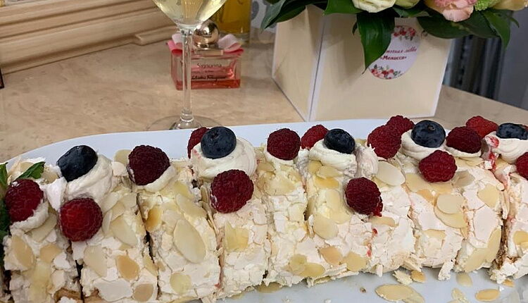 Меренговый рулет