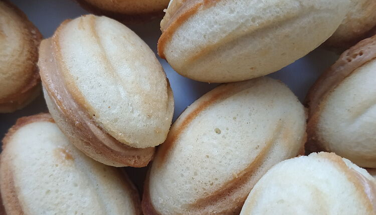 Песочные орешки с варёной сгущёнкой 