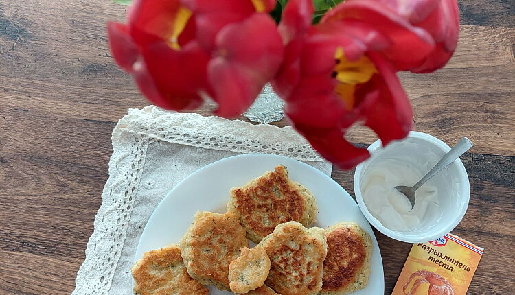 Сырные оладушки с зеленью