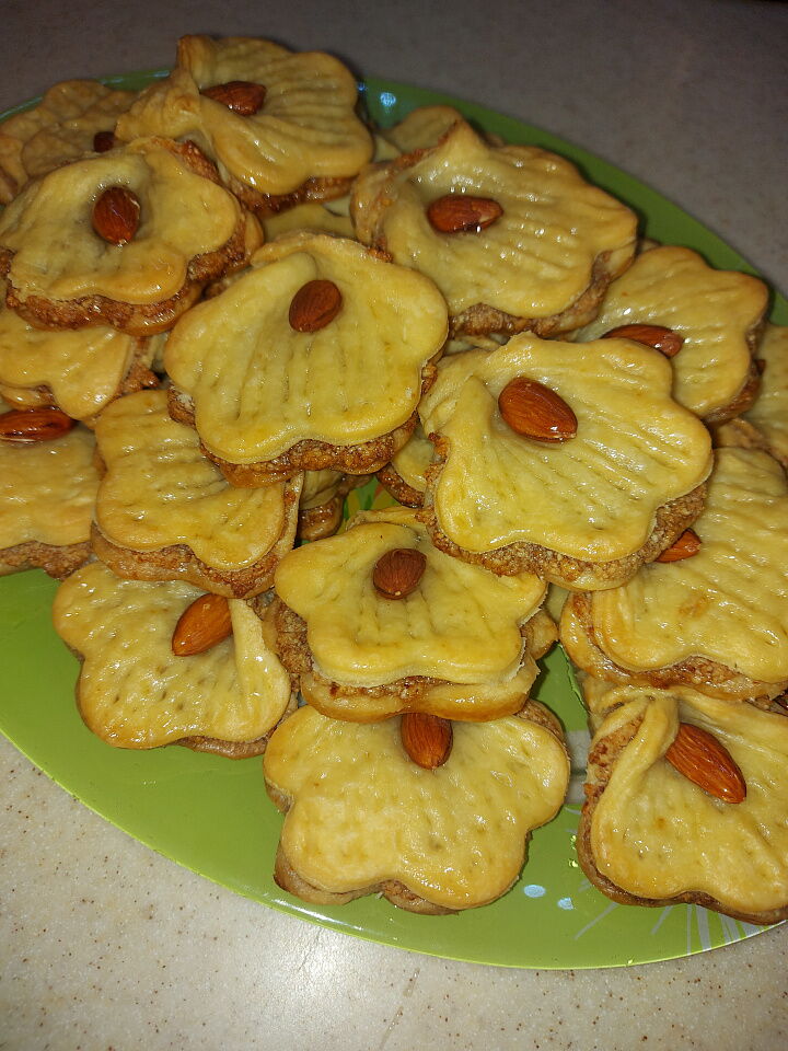 Печенья с миндальной пастой и медовым сиропом фото