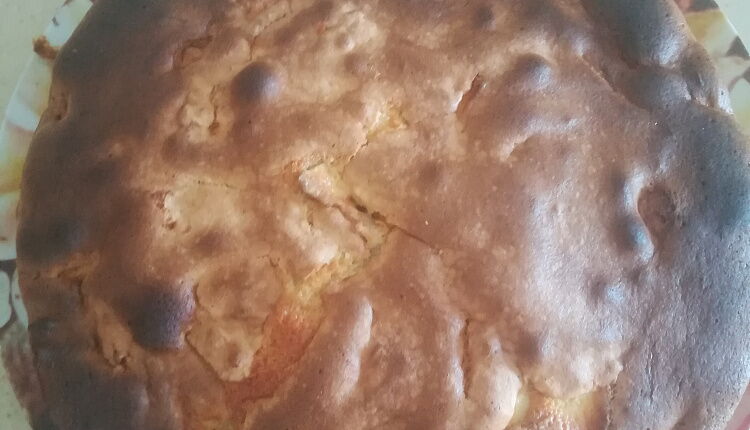 Классическая шарлотка с яблоками