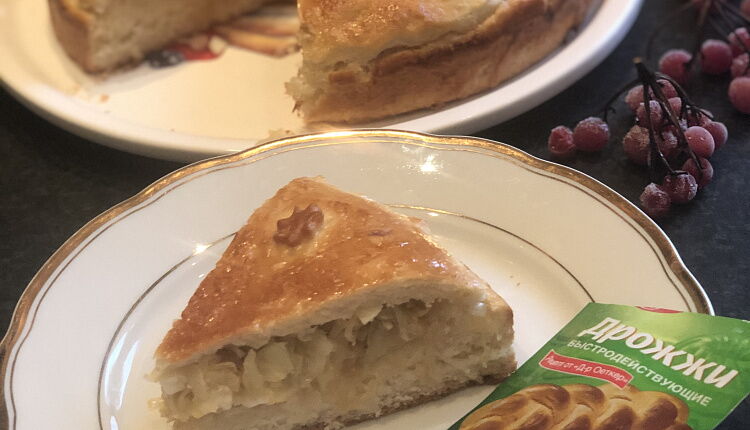 Закрытый пирог с капустой и яйцом