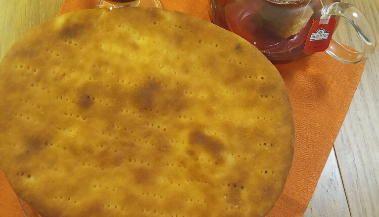 Закрытый пирог с капустой и яйцом
