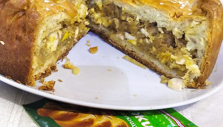 Закрытый пирог с капустой и яйцом