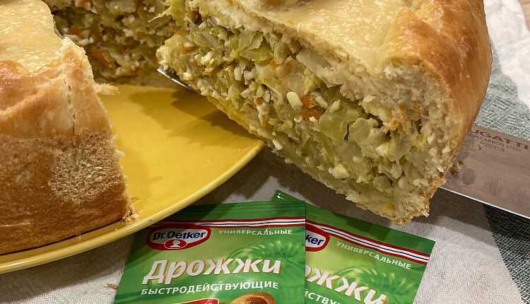 Закрытый пирог с капустой и яйцом