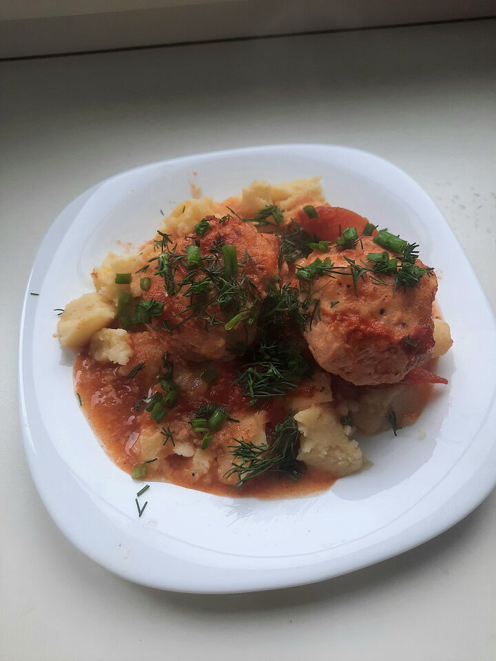 Куриные фрикадельки с томатной подливой фото