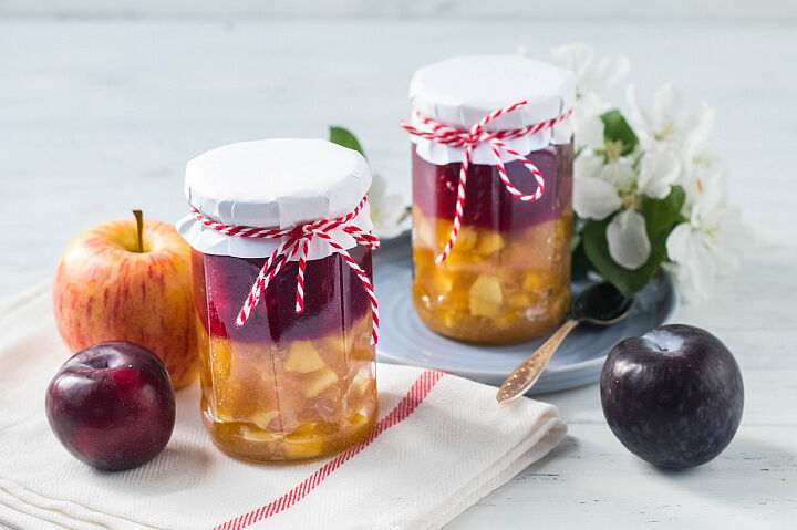 Слоеный конфитюр из яблок и сливы фото