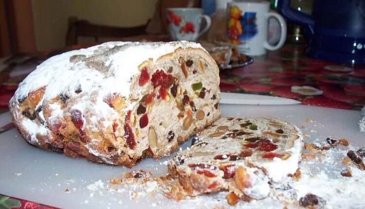 Рождественский штолен с марципаном