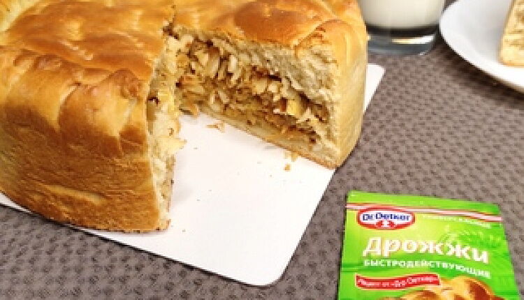 Закрытый пирог с капустой и яйцом