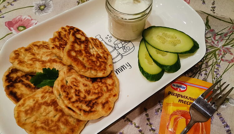 Сырные оладушки с зеленью