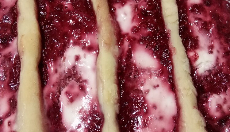 Пирог с малиновой начинкой