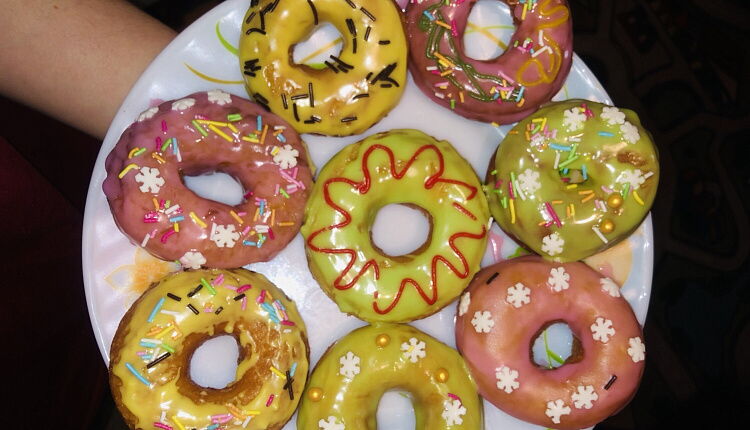 Пончики со сладкой помадкой