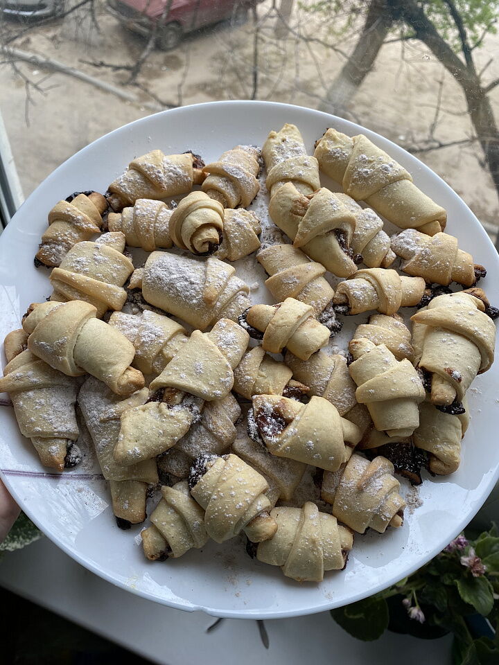 Рогалики со сгущёнкой  фото