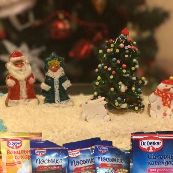 Торт "Дрова под снегом" с помощниками Деда Мороза