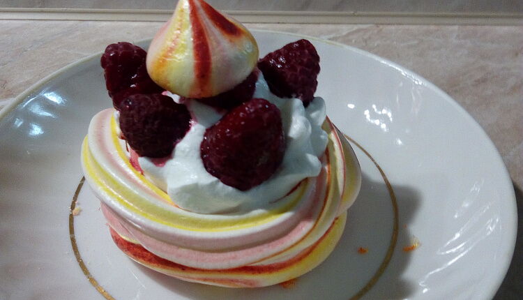 «Десерт Павлова»  с ягодами